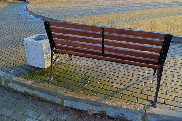 Banco Elegante Para Descanso Parque Ciudad —  Fotos de Stock