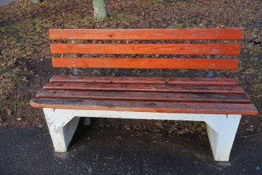 Çalışan Ruslar için şehir parkında bir bank, versiyon 1..