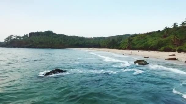 Εναέρια άποψη παραλίας στην Γκόα, Cabo de Ράμα. Ινδία. — Αρχείο Βίντεο