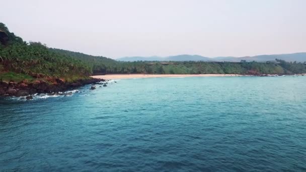 Luchtfoto van strand in Goa, Cabo de rama. India. — Stockvideo