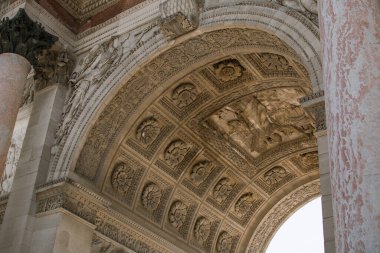 Alçı döşemeli ve roketli antik kemer.