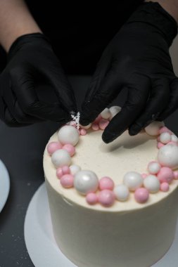 İnci topları ve kar taneleriyle süsleme