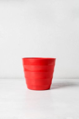 Kırmızı çiçek pot  