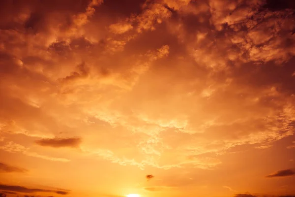 Colorful dramatic sky with cloud at sunset — Stock Photo, Image
