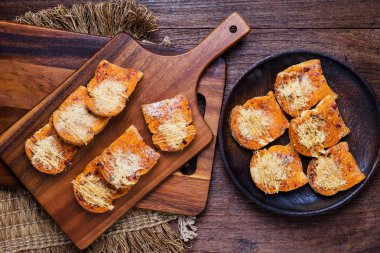 Baharatlı hazır fırın çok parçalanmış domuz eti ekmek kurumuş. Tay fo