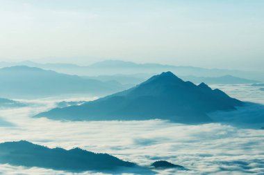 Phu chee dao zirve Chiang rai, Tayland dağ güneş doğarken