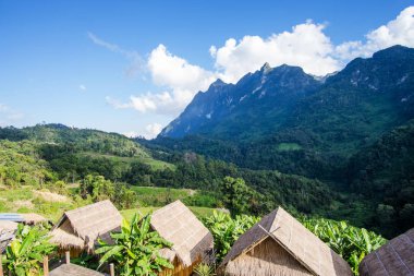 Aile yanı konaklama kamp ve DOI Luang Chiang Dao, yüksek dağ çadırı