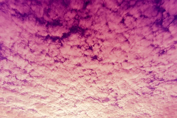Paisaje nublado con nubes de altocumulus, Altocumulus altitud media —  Fotos de Stock