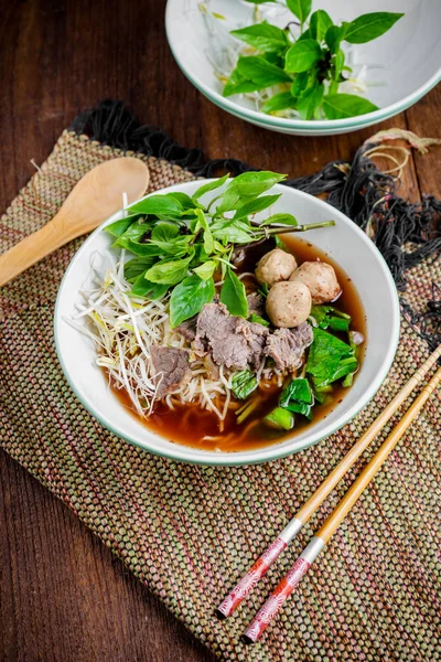 Asya şehriye çorbası ile sığır eti köfte taze sebze ile woo