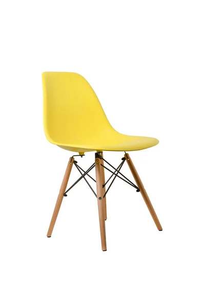 Beyaz arka plan üzerinde izole sarı renk sandalye. Mobilya serisi