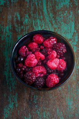 Dondurulmuş çilek, Siyah frenk üzümü, kırmızı kuş üzümü, ahududu, yaban mersini
