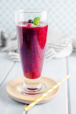 Nane, Siyah frenk üzümü, frenk üzümü, ahududu ile Berry güler yüzlü 