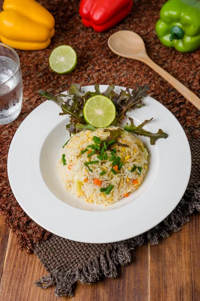Fried Rice ile sebze ve et, Tayland gıda. — Stok fotoğraf