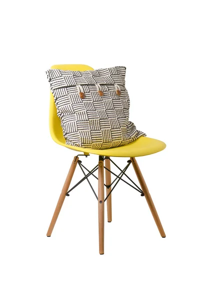 Almohada de respaldo sobre silla de color amarillo aislada sobre fondo blanco . — Foto de Stock
