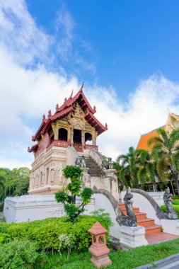 Wat Phra Singh Tapınağı eski batı kesiminde yer alır