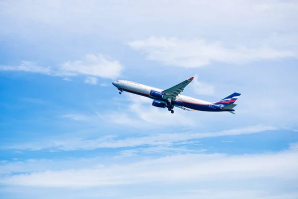 Phuket Tailândia Otober 2017 Aeroflot Airbus 330 300 Avião Voando — Fotografia de Stock