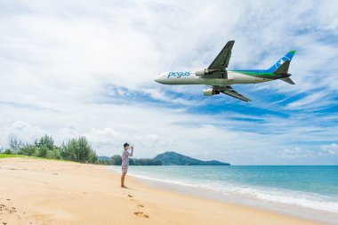 Phuket, Tayland - 23 Ekim 2017: Pegas airways uçak fly