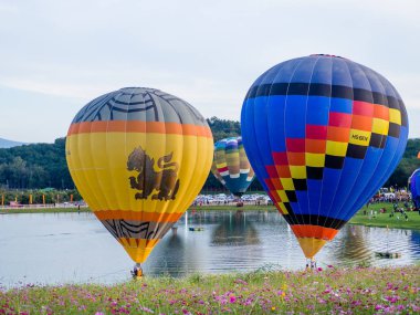 Chiangrai, Tayland - 30 Kasım 2017: sıcak hava balonu hazır