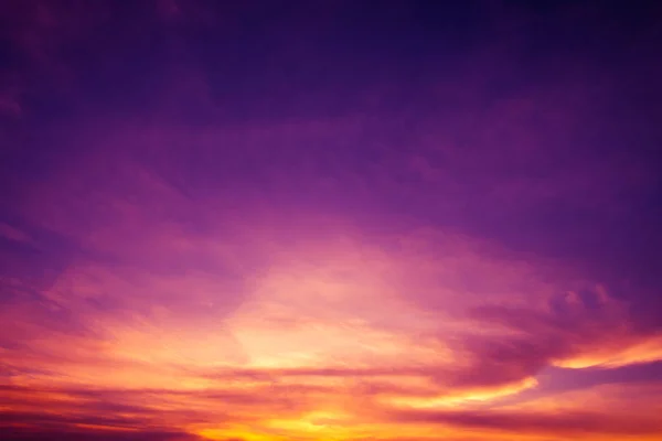 Colorful dramatic sky with cloud at sunset — Stock Photo, Image