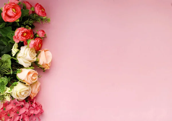 Flores Colores Sobre Fondo Rosa Lugar Para Texto Fondo Festivo — Foto de Stock