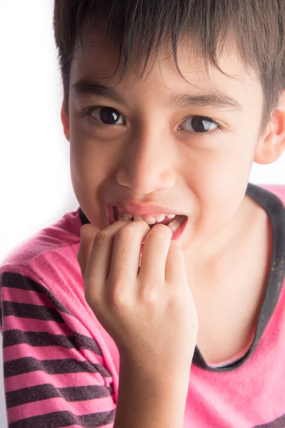 Niño pequeño muerde su dedo de la uña —  Fotos de Stock