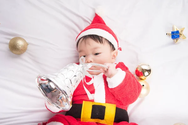 Asiatiska spädbarn Baby i santa kostym julfirande — Stockfoto