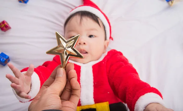 Azjatycka niemowląt Baby w santa kostium Święto Bożego Narodzenia — Zdjęcie stockowe