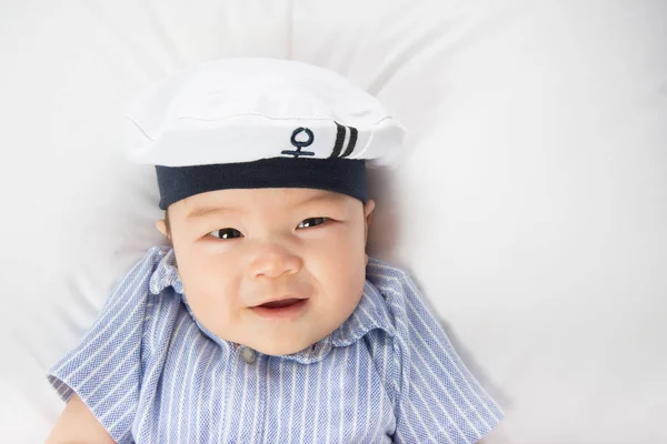 Bliska Azjatki baby twarz uśmiechający się w wieku 7 miesięcy — Zdjęcie stockowe