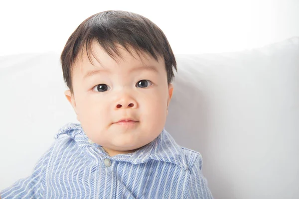 Cerca hasta asiático bebé cara sonriendo 7 meses viejo — Foto de Stock