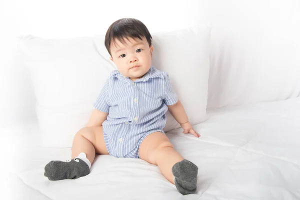 Close up asiático bebê rosto sorrindo 7 meses de idade — Fotografia de Stock