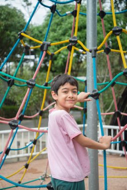 Küçük Çocuk Bahçesi adlı çıkarken