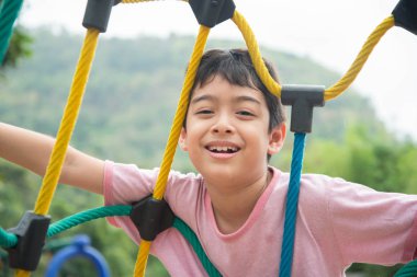 Küçük Çocuk Bahçesi adlı çıkarken