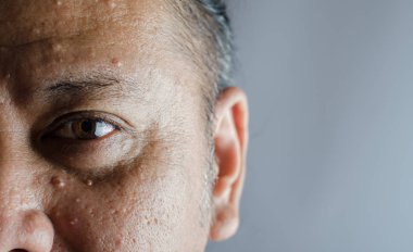 Orta yaş Asya adam yakın çekim 