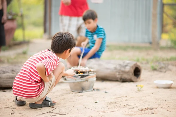 Asiático Pai Filho Fazendo Churrasco Juntos Atividade Livre — Fotografia de Stock