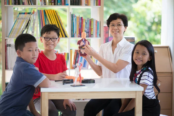 Asian Students Teach Study Biology Scicence Outdoor Classroom — Stock Photo, Image