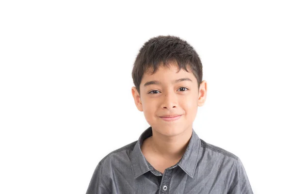 Portrét Malé Dospívající Chlapec Mix Sazby Úsměvem — Stock fotografie