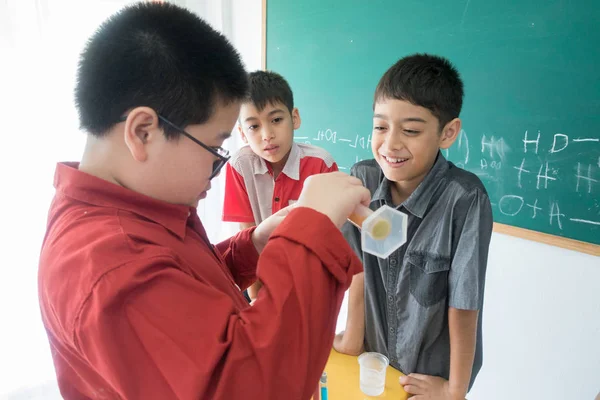 Little Students Study Science Classroom — Stock Photo, Image