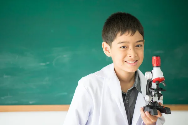 Küçük Öğrenciler Bilim Sınıfta Eğitim — Stok fotoğraf