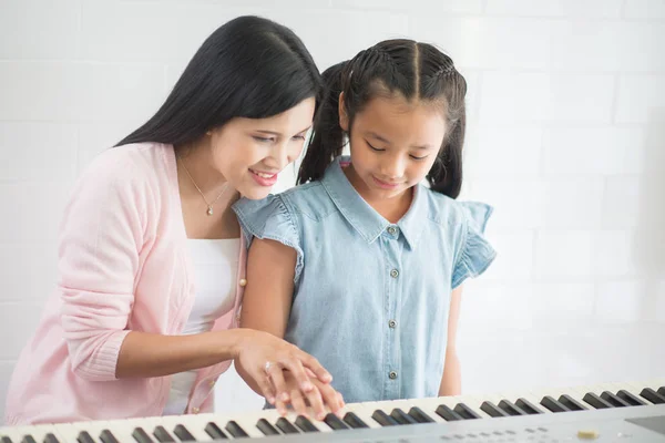 Woman Teacher Teach Piano Gril — Stock Photo, Image