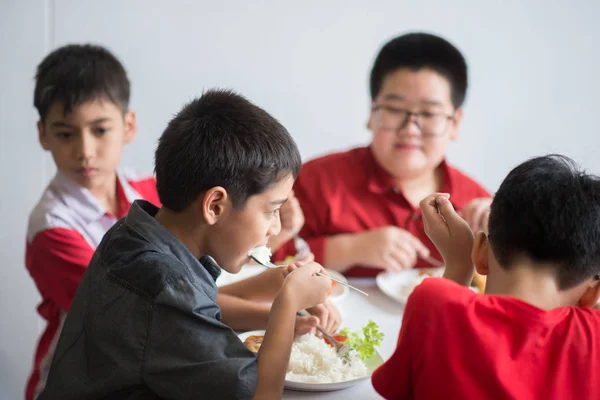 Students Boy Girl Having Lunch Time Together School Cafeteria — Stock Photo, Image