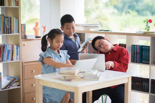 Students Boy Girl Library Read Books Ebook Education — Stock Photo, Image