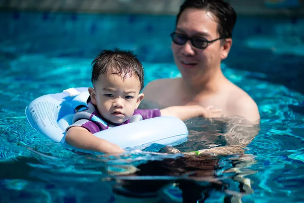 Family Having Fun Swimming Fun Park — 스톡 사진