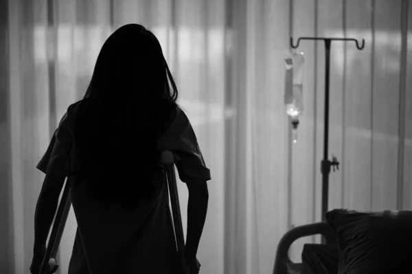 Νεαρός Ασιάτης Ασθενής Απελπισμένος Για Σοβαρή Ασθένεια Κάθεται Στο Hostpital — Φωτογραφία Αρχείου
