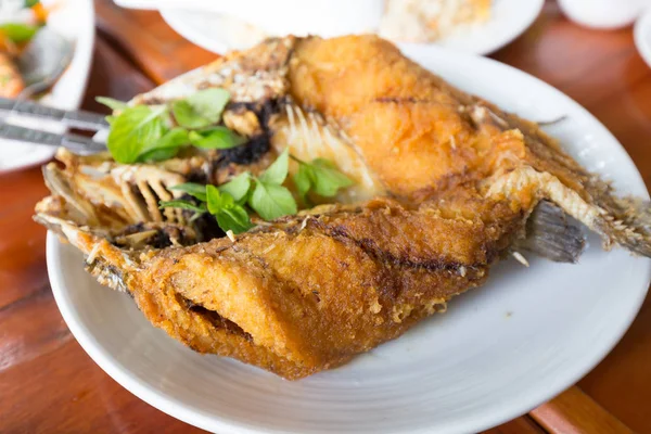 Deep fried snapper topped with sweet fish sauce with herbs — Stock Photo, Image