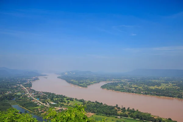 Mekong Fluss mit Morgennebel sah aus transparentem Himmel Spaziergang ein — Stockfoto