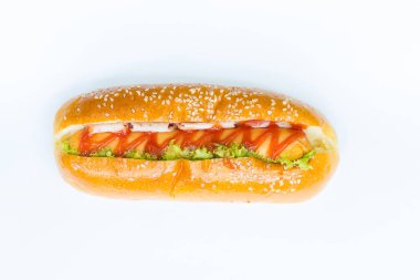 Hotdog beyaz zemin üzerine