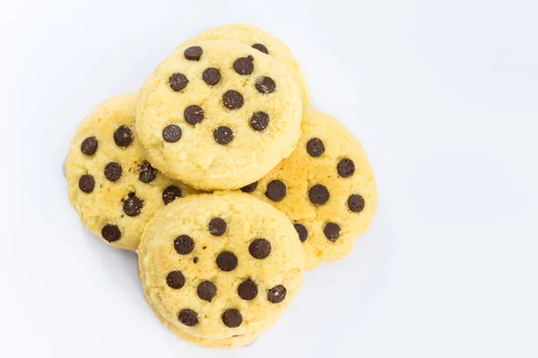 Galleta de chispas de chocolate sobre fondo blanco — Foto de Stock