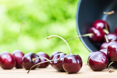 Kiraz yeşil bokeh arka plan ahşap tablo