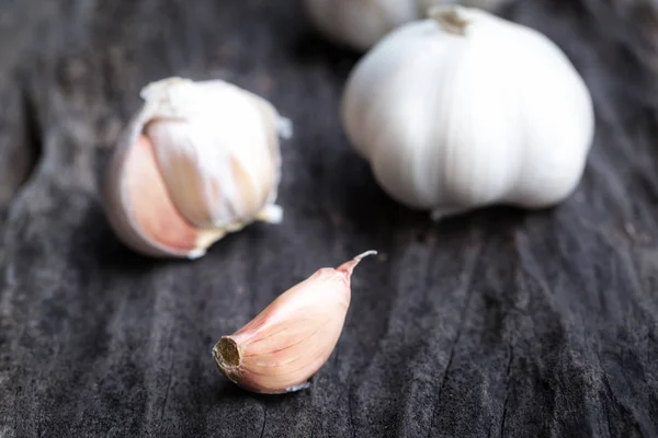 Garlic on dark wooden floor — Stock Photo, Image