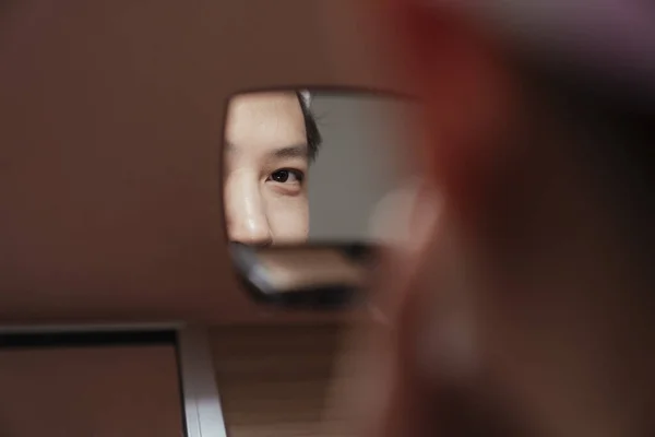 Krásné Oko Asijských Gayů Zrcadle Pudr — Stock fotografie
